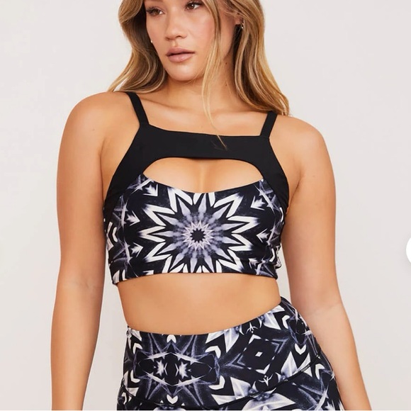 Wolven Tops - 2️⃣for50 WOLVEN THREADS Rains Reversible 4 Way Black White Crop Sports Bra Top